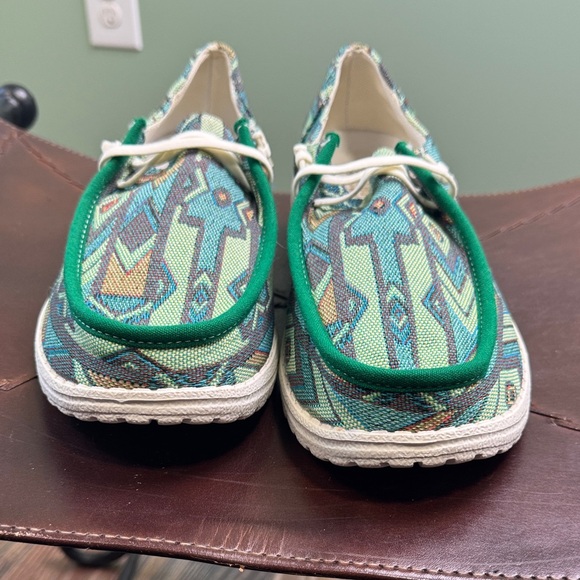 2 pair Aztec Patterned canvas Shoes 10 - Picture 10 of 15